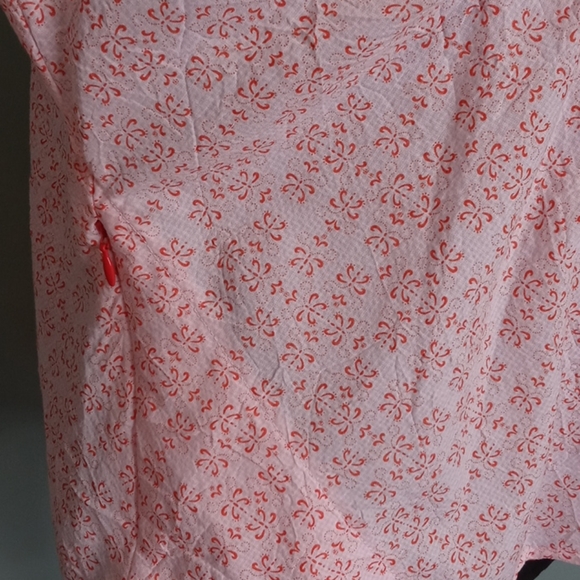 The North Face Patterned Sleeveless Collar Blouse - Picture 2 of 4